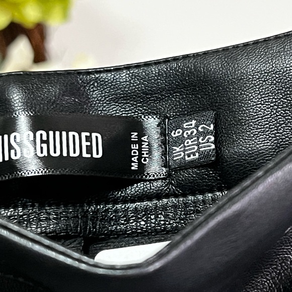 Missguided faux leather shorts - Picture 3 of 4